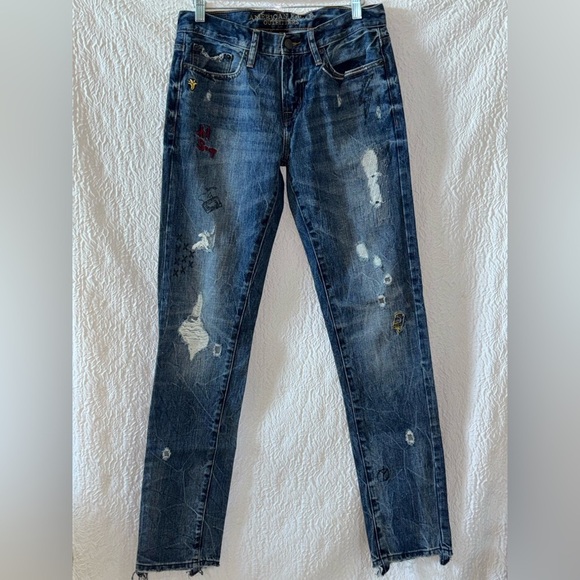 American Eagle Outfitters GRAFFITI Embroidered Distressed Raw Hem Skinny Jean